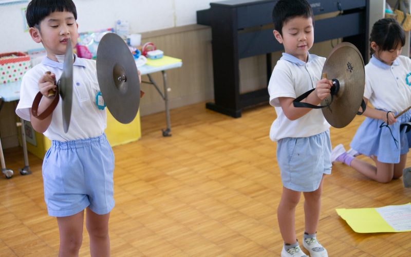 真剣に取り組んでいます　鼓笛練習